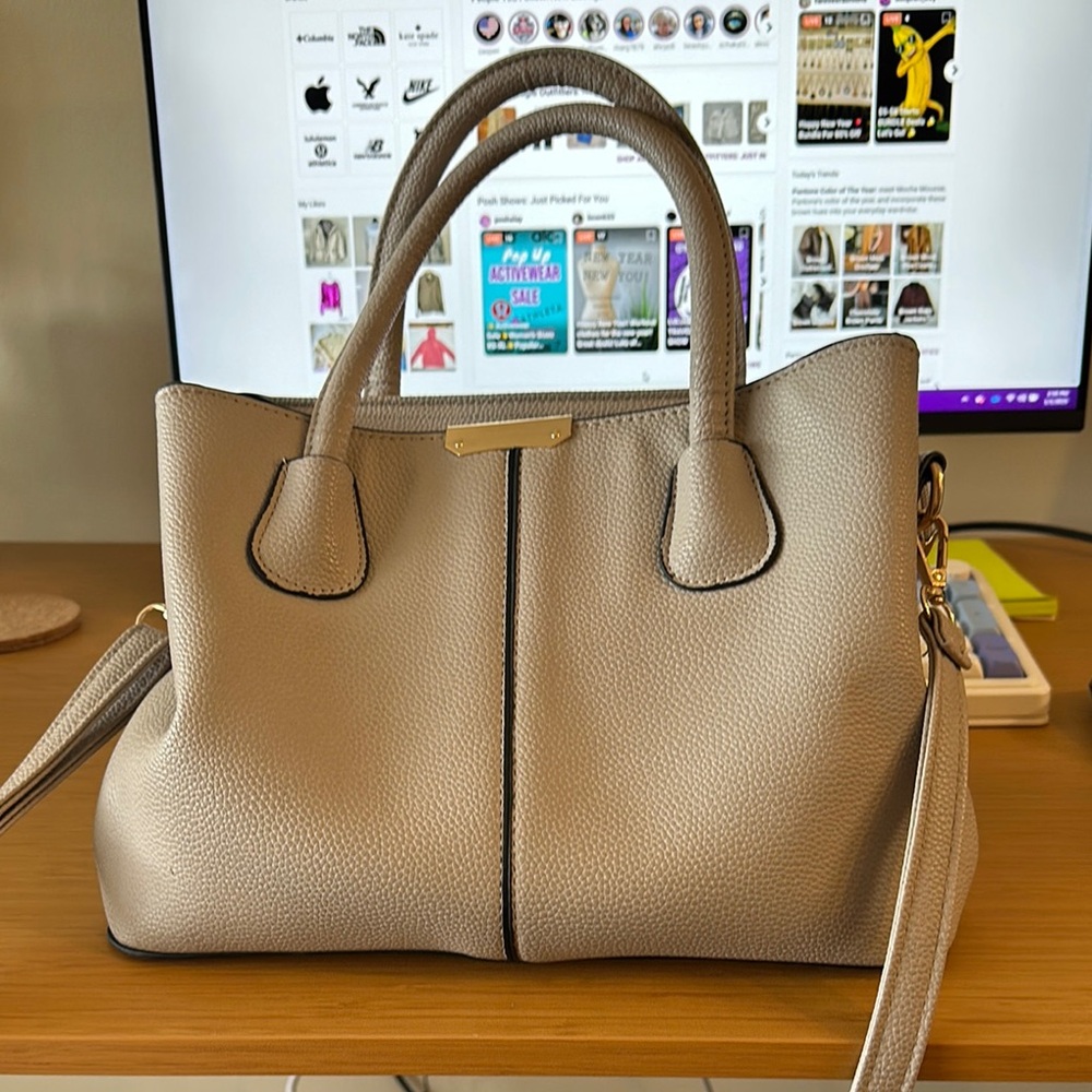 Elegant Gray Handbag